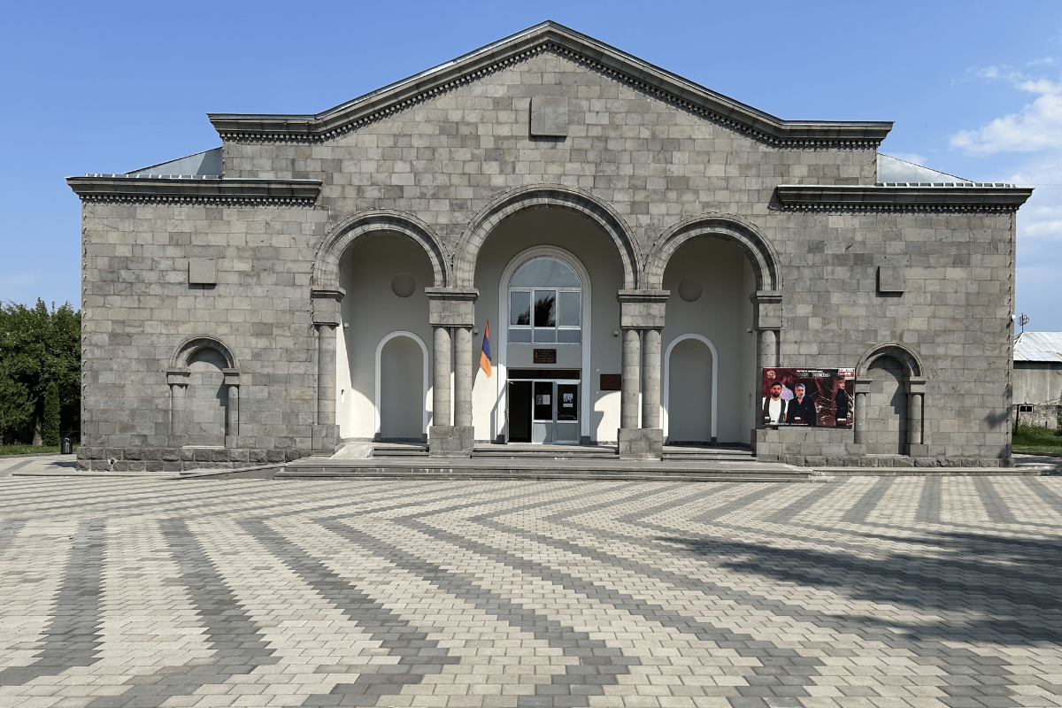 Sos Sargsyan Palace 1